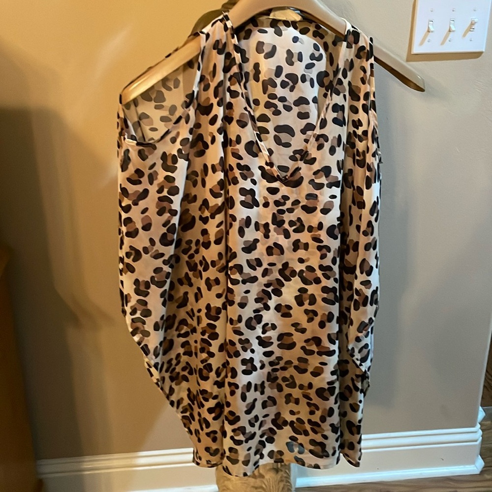 ANIMAL PRINT COLD SHOULDER KIMONA TOP OR COVER UP “LET THEM EAT CAKE” SIZE M EUC